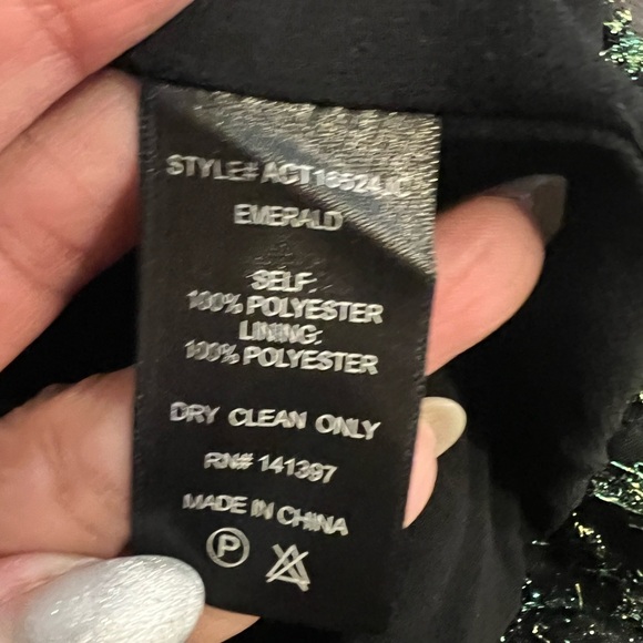 ASTR the Label Serenade emerald green/black One ShoulderTop Size Medium NWOT - Picture 9 of 10